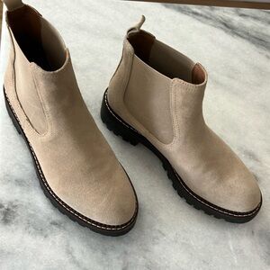 NWOT Caslon Water-Resistant Lug Chelsea Boot